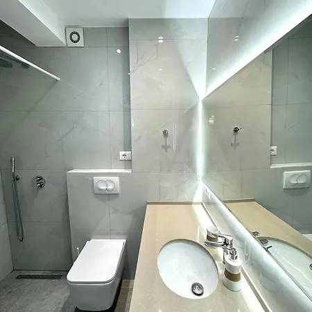 Redi's Luxurious Seaside Full View * Durres
