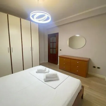 Redi's Luxurious Seaside Full View Apartment *