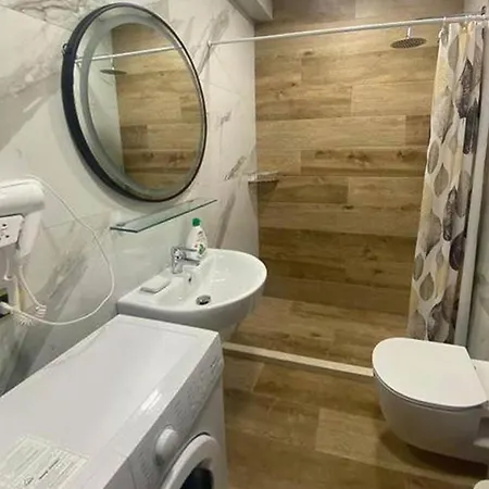 Redi's Luxurious Seaside Full View * Durres