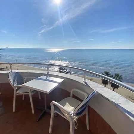 Redi's Luxurious Seaside Full View Apartment