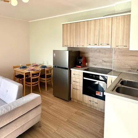 Redi's Luxurious Seaside Full View Durres