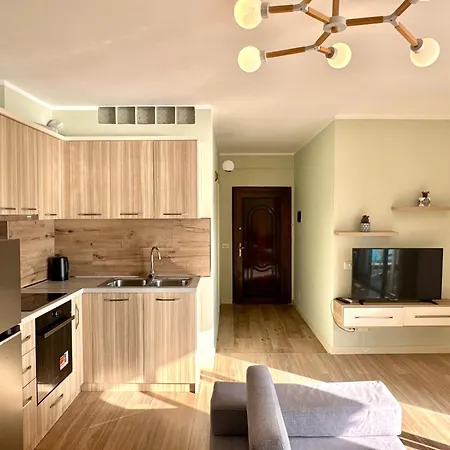 Redi's Luxurious Seaside Full View * Durres