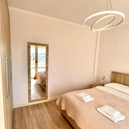 Apartment Redi's Luxurious Seaside Full View