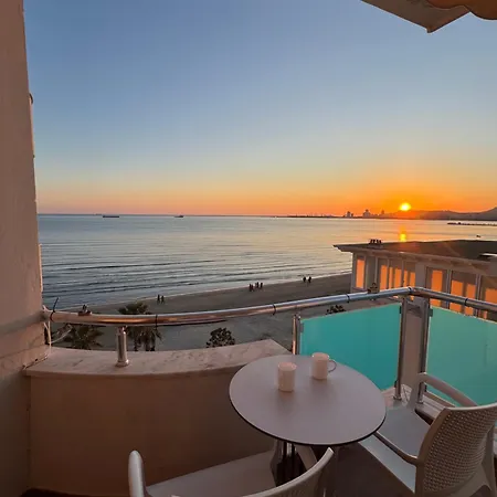 Redi's Luxurious Seaside Full View *