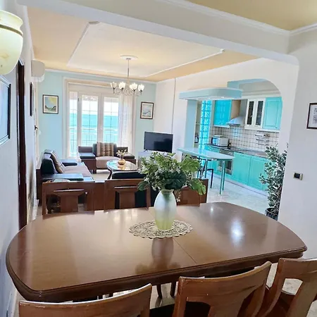 Redi's Luxurious Seaside Full View Durres